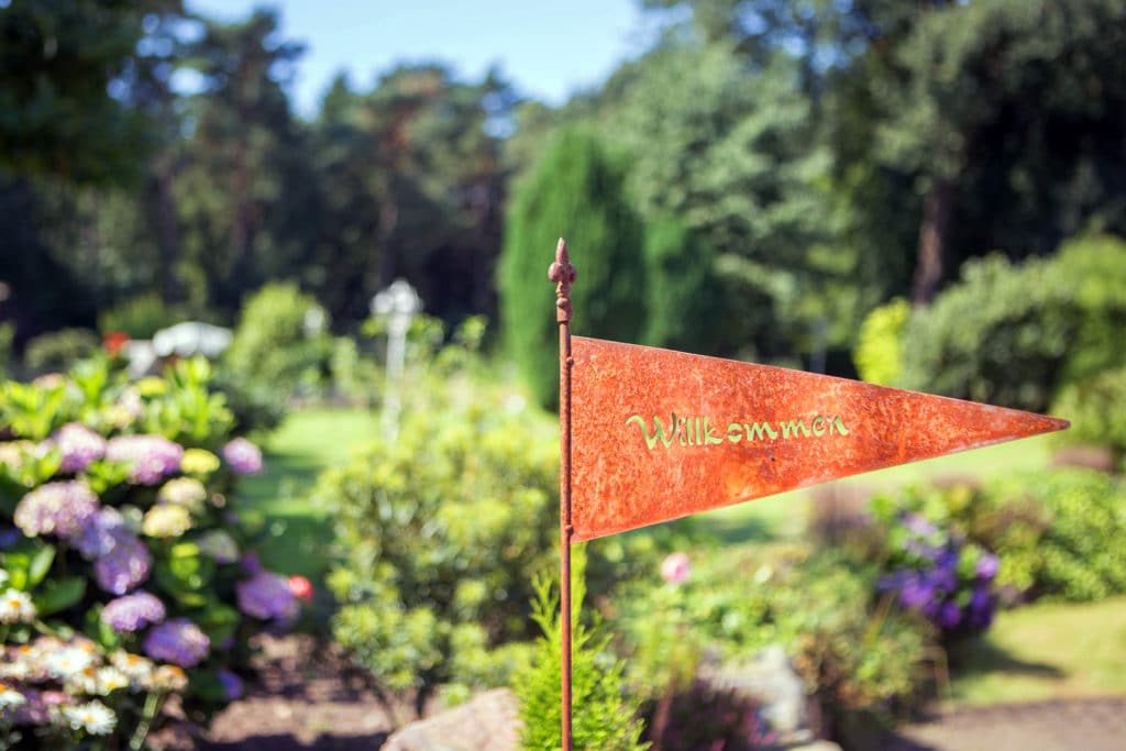 Der Garten zum Ausruhen für Monteure der Pension Schmidt